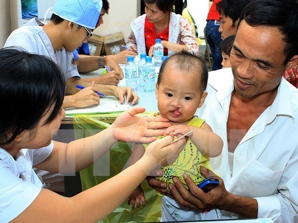 Vietnam, US cooperation in orthopedic operations for children - ảnh 1